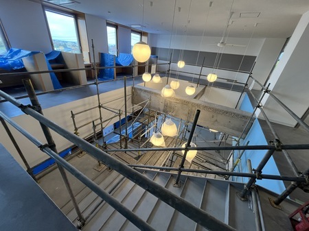 吹き抜け階段施工状況写真