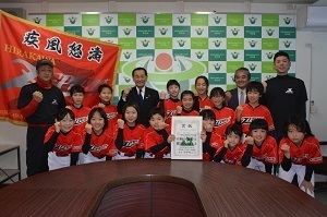 小学生女子ソフトボール全国大会出場チームの市長表敬訪問