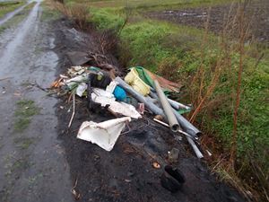 農地横の不法投棄